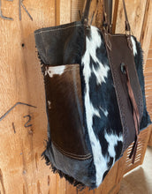 Load image into Gallery viewer, Banks Weekender Bag