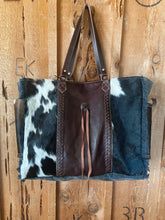 Load image into Gallery viewer, Banks Weekender Bag