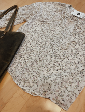 Load image into Gallery viewer, Ditsy Floral Blouse