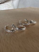 Load image into Gallery viewer, Vintage Band Stud Hoops: 14mm
