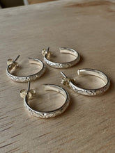 Load image into Gallery viewer, Dimond Pattern Stud Hoops: 14mm
